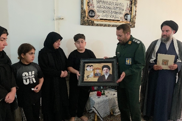 دیدار مسئولان سرپل‌ذهاب با خانواده شهدای کمرخانی و پهلوانی؛ تأکید بر تداوم راه ایثار و مقاومت