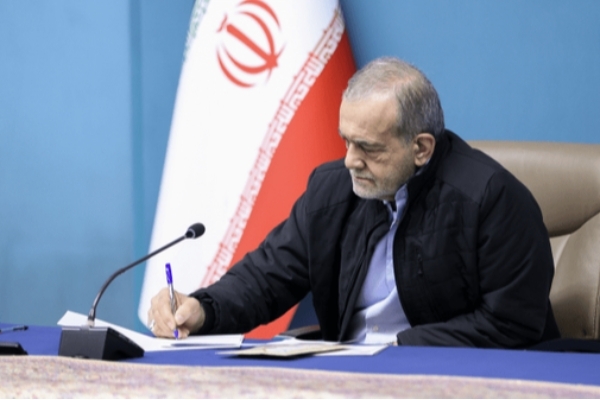مأموریت پزشکیان به عارف برای ساماندهی فضای مجازی