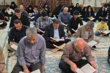 محفل انس با قرآن و گرامیداشت سالروز آزادسازی خرمشهر در حرم احمد بن اسحاق(ره)