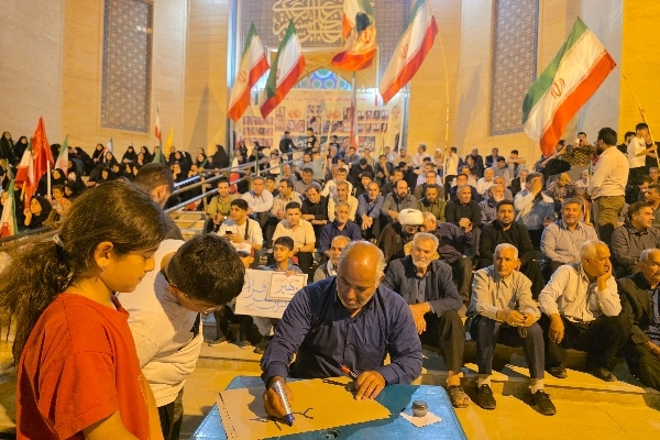 زنده‌نویسی شعارهای ولایی در اجتماع «نحن المنتقمون» سرپل‌ذهاب