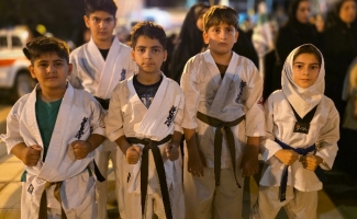 پرچم مقاومت همچنان برافراشته است؛ یکصد و یکمین حضور کودکان و نوجوانان سرپل‌ذهاب در میدان