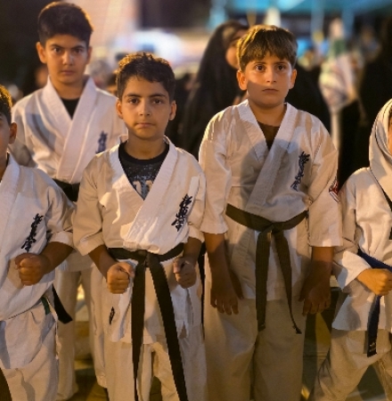پرچم مقاومت همچنان برافراشته است؛ یکصد و یکمین حضور کودکان و نوجوانان سرپل‌ذهاب در میدان