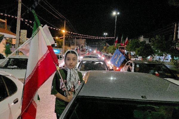 موج ۱۰۵ مقاومت؛ کاروان خودرویی مردم سرپل‌ذهاب خیابان‌ها را به صحنه اقتدار تبدیل کرد