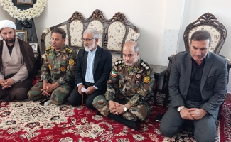 تجلیل از خانواده شهید سرهنگ مهدی شریفی در سرپل‌ذهاب ؛ شهدا چراغ راه عزت و امنیت کشور هستند.