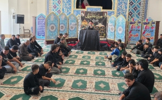 سوگواره «احلی من العسل» با حضور نوجوانان حسینی در حرم احمدبن اسحاق(ره) سرپل‌ذهاب برگزار شد