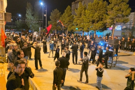 دسته‌روی باشکوه هیئت عزاداری صاحب‌الزمان(عج) تا حرم مطهر احمد بن اسحاق(ره)