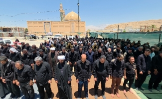 اقامه باشکوه نماز ظهر عاشورا در جوار حرم مطهر احمد بن اسحاق(ره) سرپل‌ذهاب