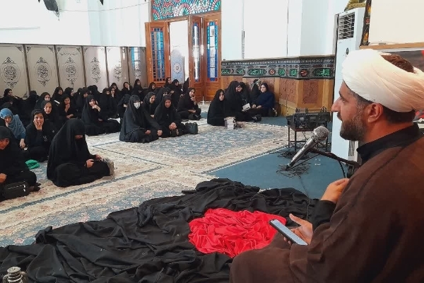 اجتماع رهروان زینبی در حرم مطهر احمد بن اسحاق(ره) سرپل‌ذهاب برگزار شد