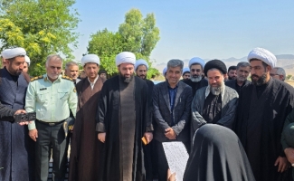 ادای احترام مسئولان به مقام شامخ شهدای گیلان‌غرب پیش از آیین معارفه امام جمعه جدید