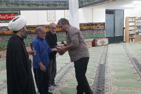 تجلیل از سجاد حیدری و محمدمهدی بدری در مسجد حضرت ابوالفضل‌العباس(ع) شهرک جهاد سرپل‌ذهاب