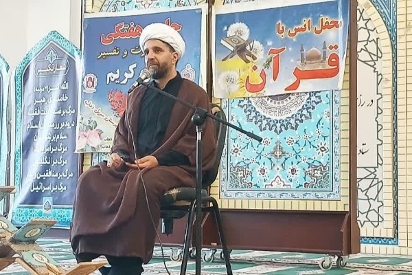 سه‌شنبه‌های مهدوی با عطر قرآن و معارف اهل‌بیت(ع) در حرم مطهر حضرت احمد بن اسحاق(ع) برگزار شد