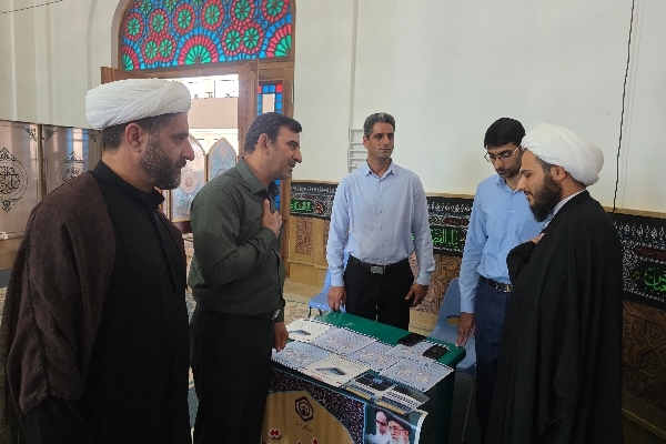 برپایی میز خدمت و ایستگاه سلامت در حاشیه نماز جمعه سرپل‌ذهاب