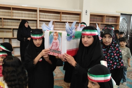 «دستِ کوچک، بدرقه‌ای بزرگ»؛ اشک و حماسه در حسینیه امام خامنه‌ای سرپل‌ذهاب