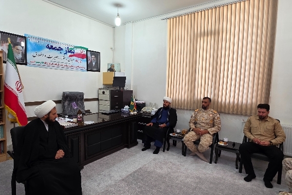 دیدار فرمانده و پرسنل گردان تکاور ۱۲۵ بدر با امام جمعه سرپل‌ذهاب
