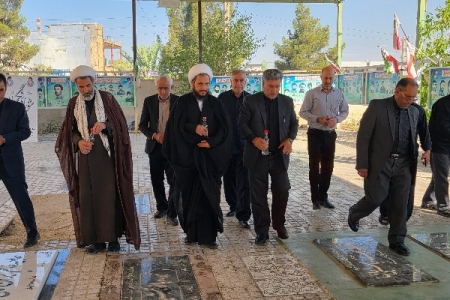 غبارروبی مزار شهدای حرم مطهر احمدبن‌اسحاق(ره) به مناسبت سالروز تأسیس شورای نگهبان