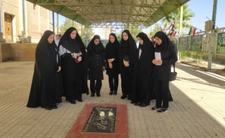 غبارروبی مزار شهدا به مناسبت هفته بهزیستی در سرپل‌ذهاب