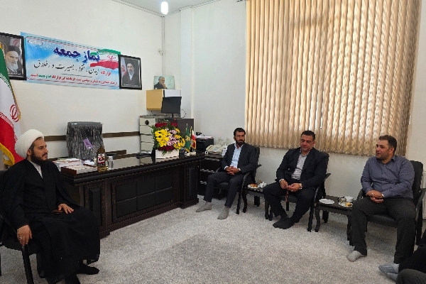 دیدار بخشداران شهرستان سرپل‌ذهاب با امام جمعه و ارائه گزارش عملکرد بخش‌ها
