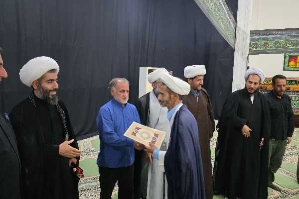 تجلیل از خدمات حجت‌الاسلام آدینه‌وند و معرفی امام جماعت جدید مسجد حضرت ابوالفضل‌العباس(ع) شهرک جهاد