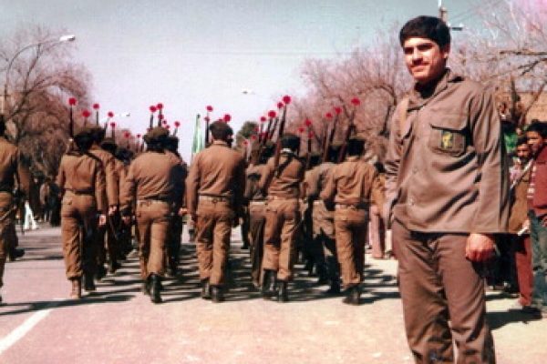 رزمنده ای که با لباس دامادی شهید شد