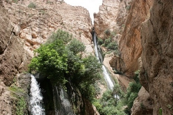 از خروش سرابهای طبیعی تا تن پوش سبز طبیعت /  وقتی مناظر بکروزیبا گردشگران را به تماشا می خواند  