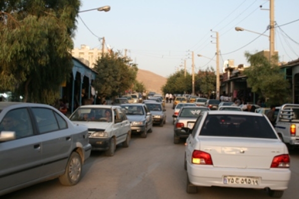 از فقدان پارکینگ عمومی تا ترافیک خودروها در بازار شهرستان / وقتی احداث پارکینگ عمومی در سطح شهرستان یک ضرورت می شود