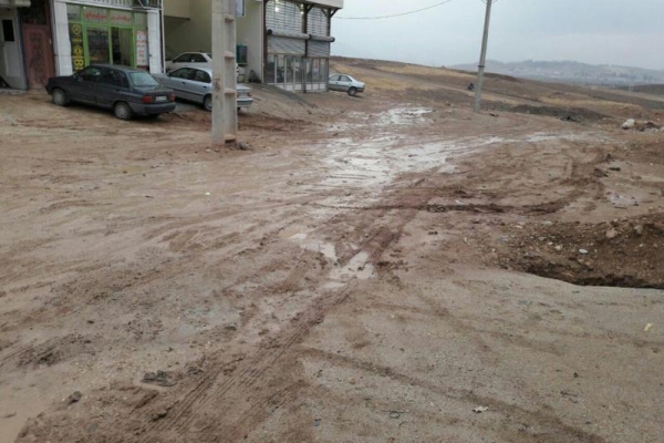 گل و لای خیابانهای شهرک ارمغان شروع فصل بارندگی / عدم ساماندهی معابرشهرک داد شهرک نشینان را درآورد