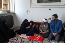 دیدارخانواده شهید شیرودی با خانواده های معزز شهدا در شهرستان زلزله زده سرپل ذهاب