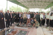 در گرامیداشت سوم خرداد مراسم عطرافشانی و غبار روبی مزار شهدای سرپل ذهاب برگزار شد