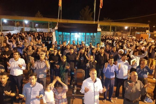 زمزمه جوشن کبیر و اشک عاشقان در سومین شب قدر/شهرستان سرپل ذهاب سراسر در حزن و ماتم شد+تصاویر