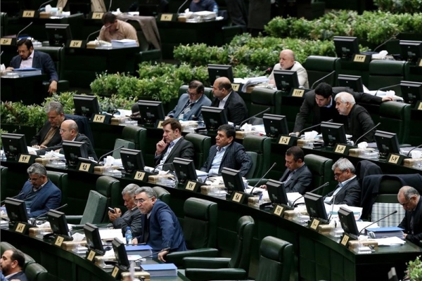 نمایندگان مجلس شورای اسلامی با بررسی اولویت‌دار لایحه اصلاح ساختار دولت مخالفت کردند.