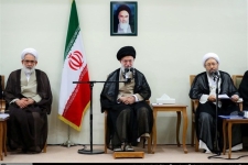  امام‌خامنه‌ای: دستگاه قضا با مختل‌کنندگان امنیت اقتصادی برخورد کند؛ قاضی خیانت کار به مردم معرفی شود
