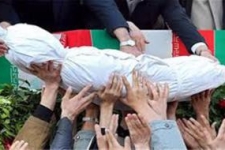 پیکر شهید عباس ملک شاهی تشییع و به خاک سپرده می شود