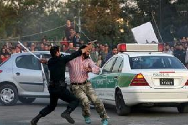 حضور گسترده پلیس در میدان آزادی کرمانشاه به دلیل اجرای مانور
