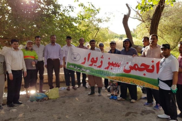 جمع آوری و پاکسازی محیط زیست بخشی از منطقه سراب سید صادق در شهرستان