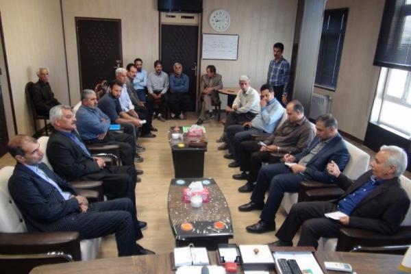 جلسه تعیین تکلیف جابجایی روستای طلسم در محل فرمانداری شهرستان دالاهو برگزار شد