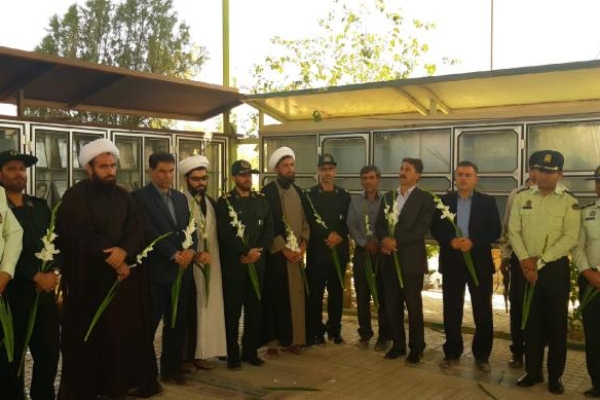 غبار روبی مزار شهدا به مناسبت هفته دفاع مقدس در شهرستان سرپل ذهاب برگزار شد