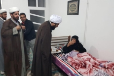 دیدارامام جمعه شهرستان سرپل ذهاب با خانواده های شهدا در شب یلدا