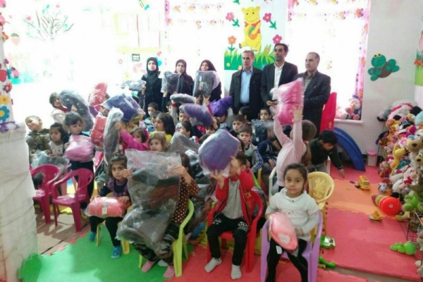 اهدا هدایای به کودکان مهدکودک یگانه در سرپل ذهاب 