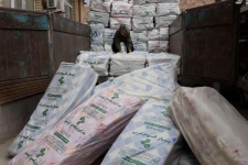 اهدا ۱۵۰۰تخته تشک ابری ویژه سالمندان زمینگیردر روستاهای مناطق محروم توسط کمیته امداد سرپل ذهاب