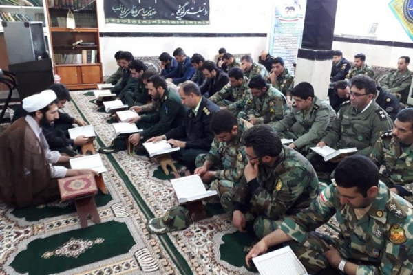 محفل انس با قرآن در حسینیه فرماندهی نیروی انتظامی سرپل ذهاب برگزار شد