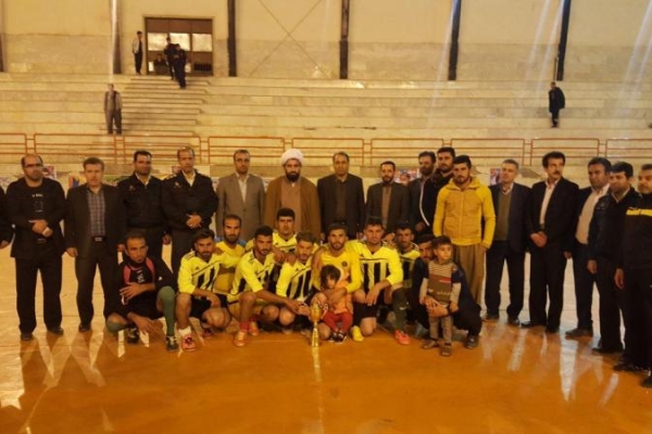 قهرمانی تیم منتخب کوئیک در مسابقات فوتسال جام ولایت یادواره جانباختگان زلزله آبانماه ١٣٩٦ سرپلذهاب