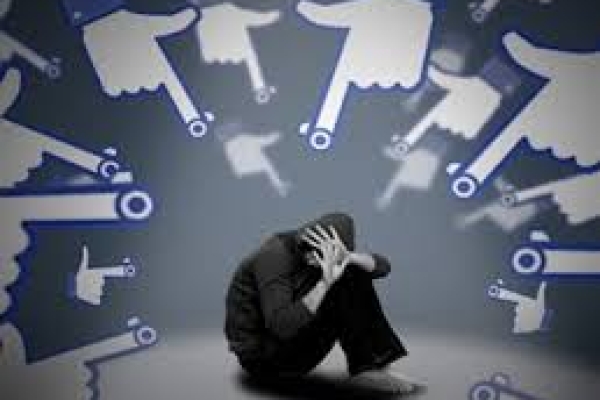 تاثیر شبکه های اجتماعی و فضای مجازی بر روابط اعضای خانواده