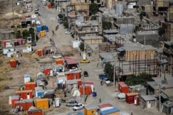 پاسکاری وعده تامین زمین مستاجران زلزله‌زده در بین ادارات