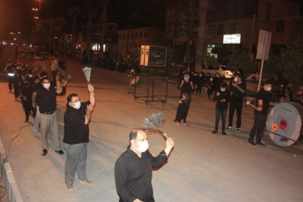 عزاداری مردم سرپلذهاب در دهه اول محرم الحرام / لبیک مردم به ندای رهبر انقلاب در رعایت پروتکلهای بهداشتی / تلاش هئیات عزاداری در حفظ سلامت مردم