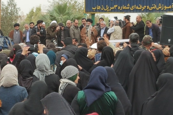 سفر پرخیر و برکت رهبر معظم انقلاب اسلامی به مناطق زلزله زده سرپلذهاب / از شور و شادی زلزله زدگان برای حضور رهبر انقلاب تا دلهایی که آلام خودرا با حضور رهبری فراموش کرده بودند