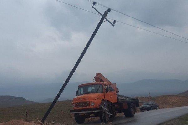تندباد در شهرستان اسلام آبادغرب با خسارت همراه شد
