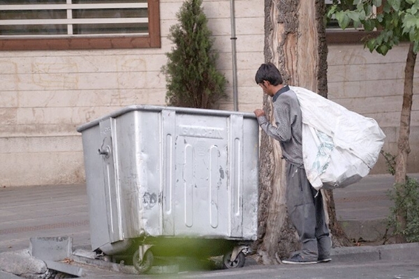 بررسی و ساماندهی زباله گردها و معتادین متجاهر در شهرستان