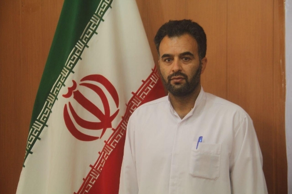 آماده سازی و نصب تمثال شهدای گرانقدر در محوطه حرم احمدابن اسحاق(ره) در شهرستان