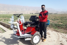 ساخت دومین مینی تراکتور توسط مخترع نوجوان سرپلذهابی/ بسیج سازندگی حامی جوانان مخترع و مبتکر است
