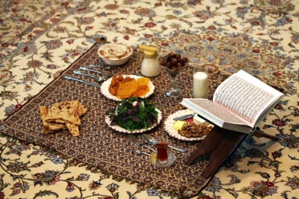 آئین های ماه مبارک رمضان در شهرستان سرپلذهاب/شیرینی و غذاهای محلی رونق خاصی به سفره افطارمی دهد